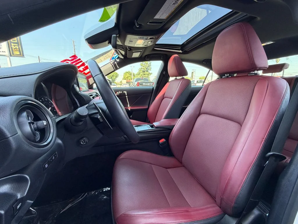 Used 2023 White Lexus 300 image 21