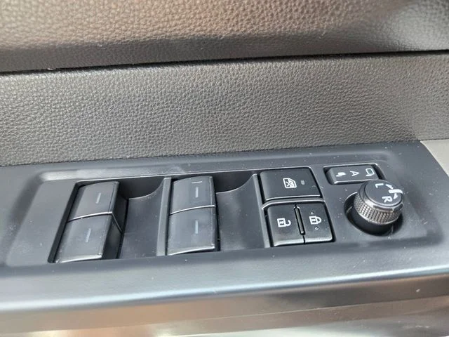 Used 2025 White Toyota SR5 image 37