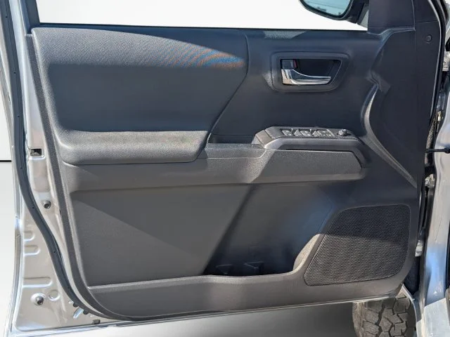 Used 2022  Toyota SR image 12