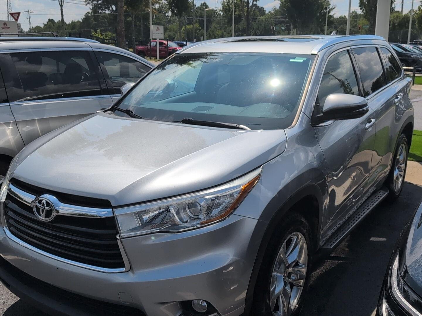 Used 2015 Silver Sky Metallic Toyota Limited image 13