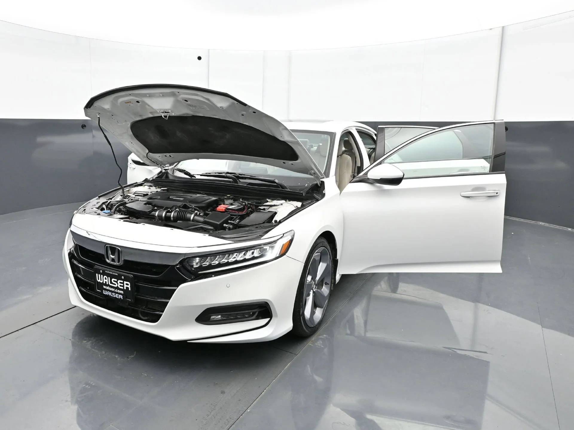 Used 2019 White Honda Touring 2.0T Auto image 34