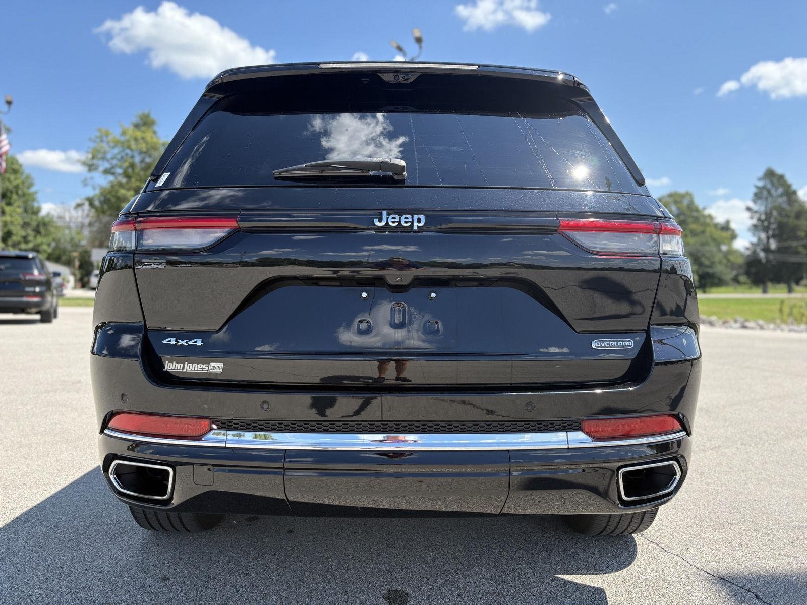 Used 2022 Diamond Black Crystal Pearlcoat Jeep Overland image 21