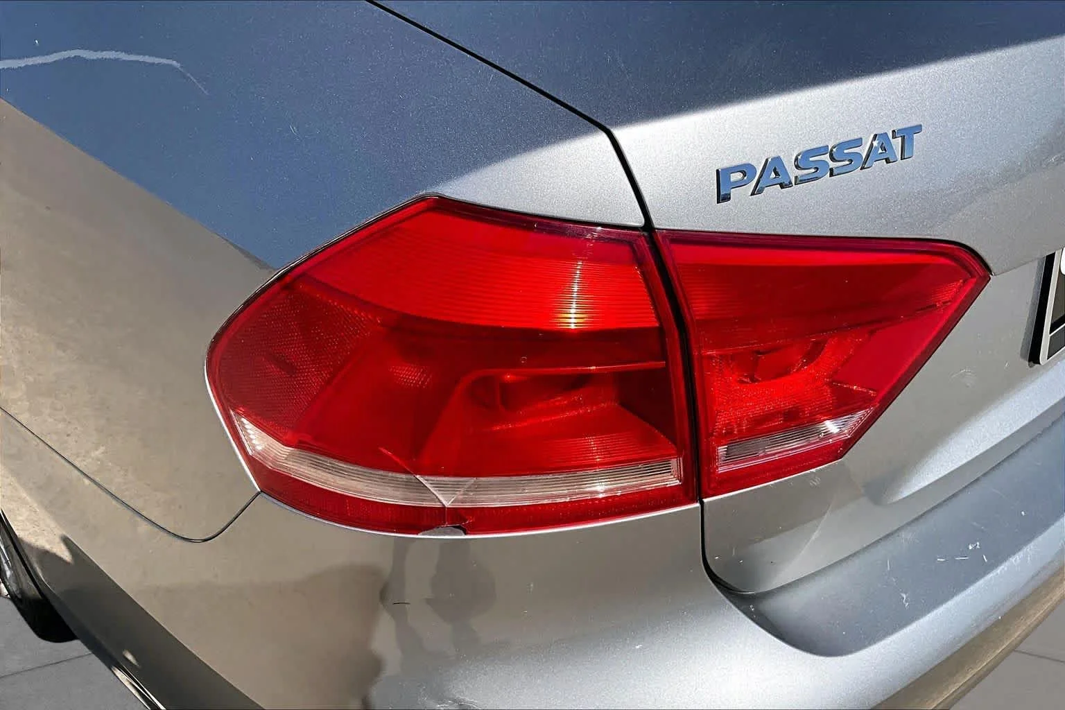 Used 2014 Platinum Gray Metallic Volkswagen SE image 26