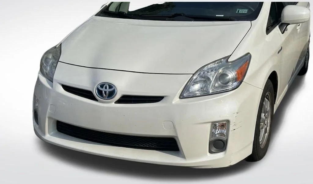 Used 2010 White Toyota  image 2