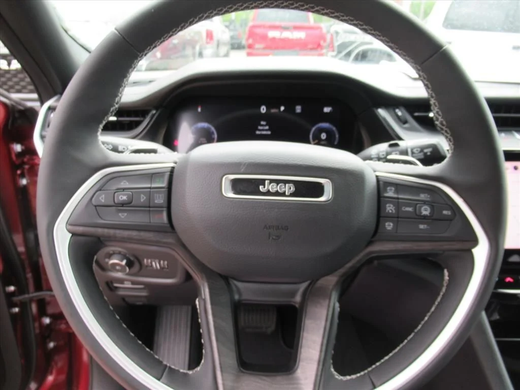 New 2026 Velvet Red Pearl-Coat Exterior Paint Jeep Limited image 19