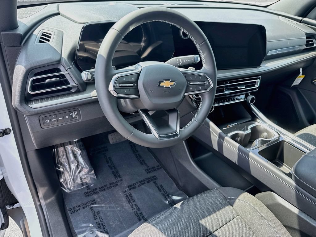 New 2027 Polar White Tricoat Chevrolet LT image 9