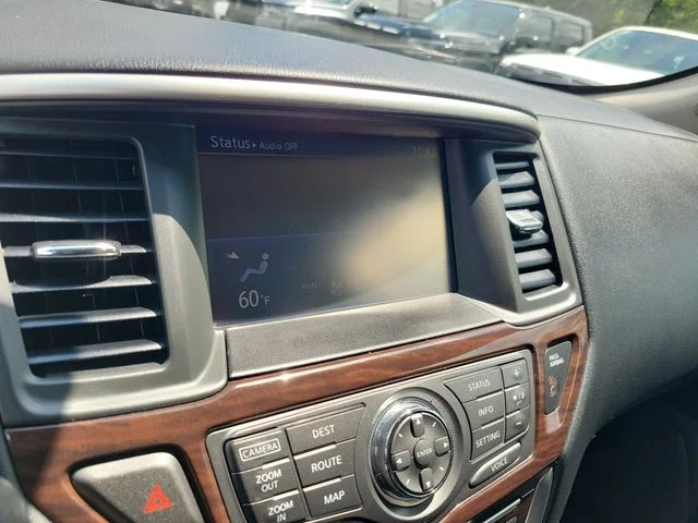 Used 2016 Silver Nissan SL image 28