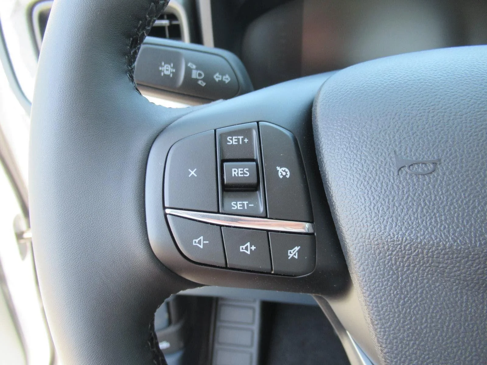 New 2026 Oxford White Ford XLT image 23