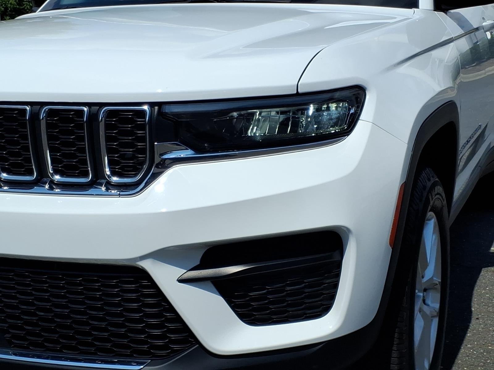 Used 2023 Bright White Clearcoat Jeep Laredo X image 15