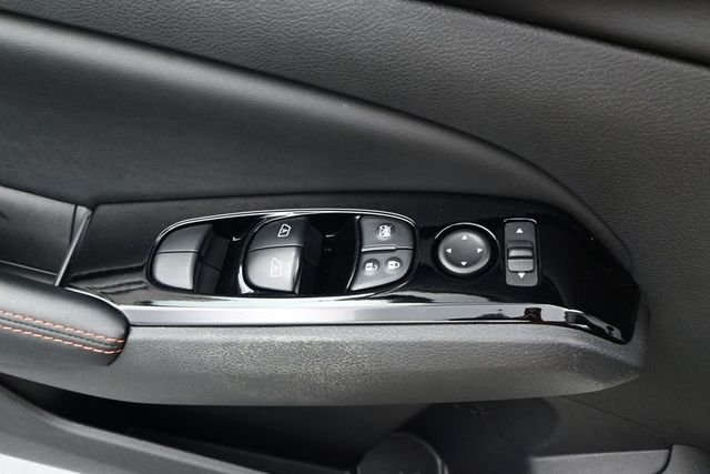 Used 2025 Pearl White Tricoat Nissan 2.5 SR image 9
