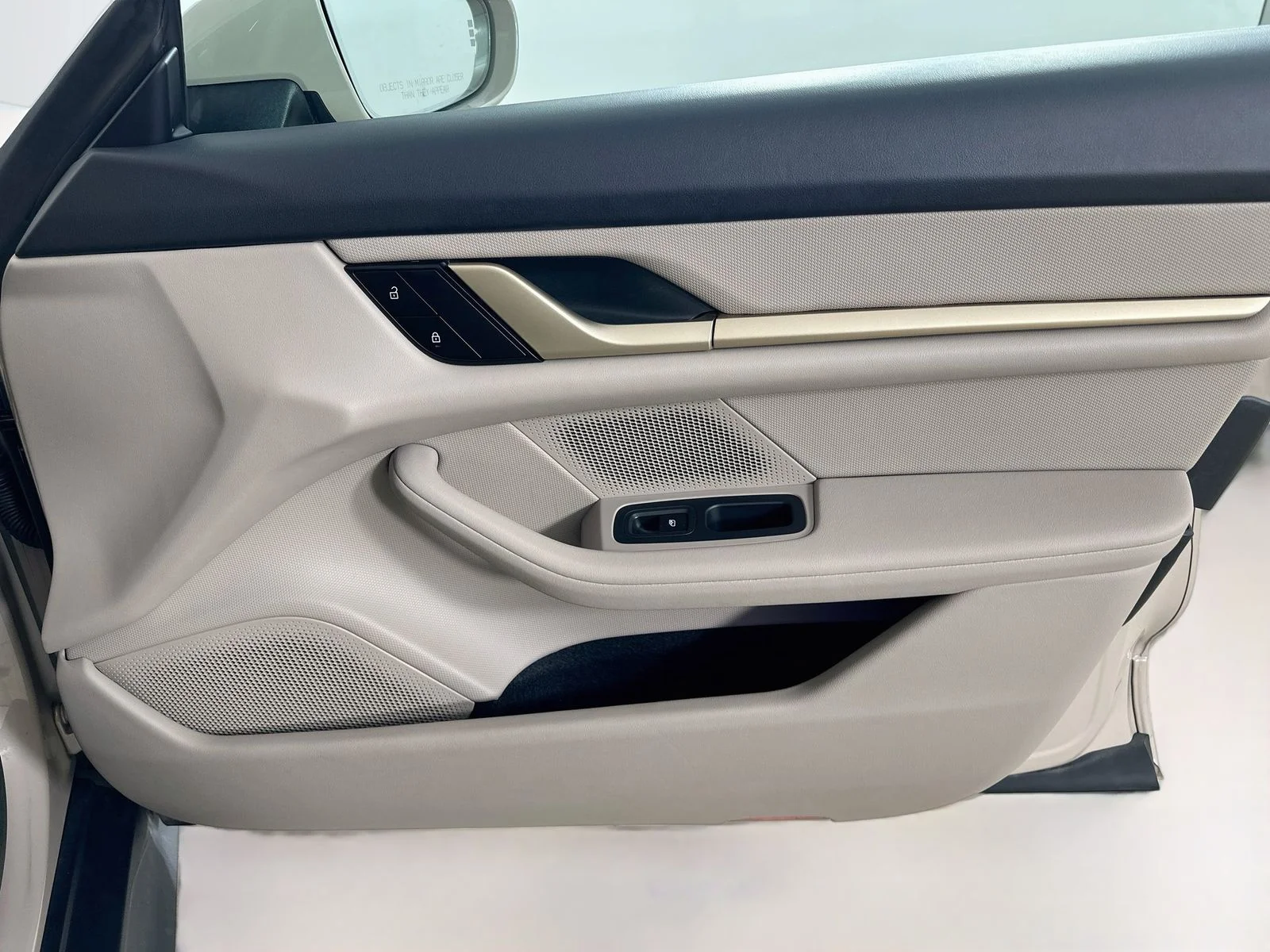 2023 Porsche Taycan Base - Photo 40