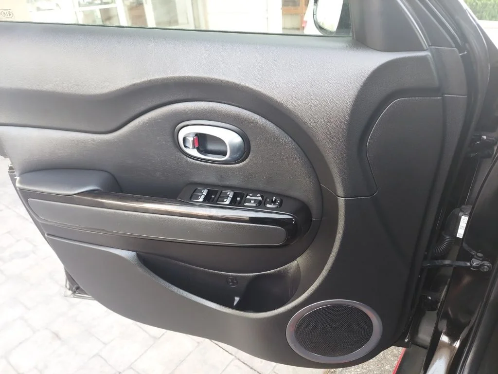 Used 2018 Black Kia Exclaim image 15
