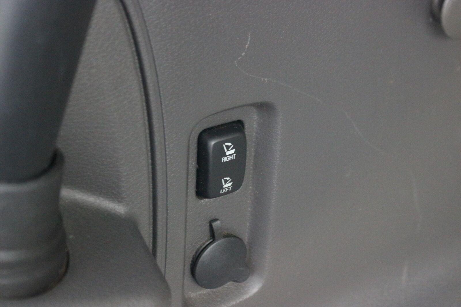 Used 2014 White Ford Limited image 12