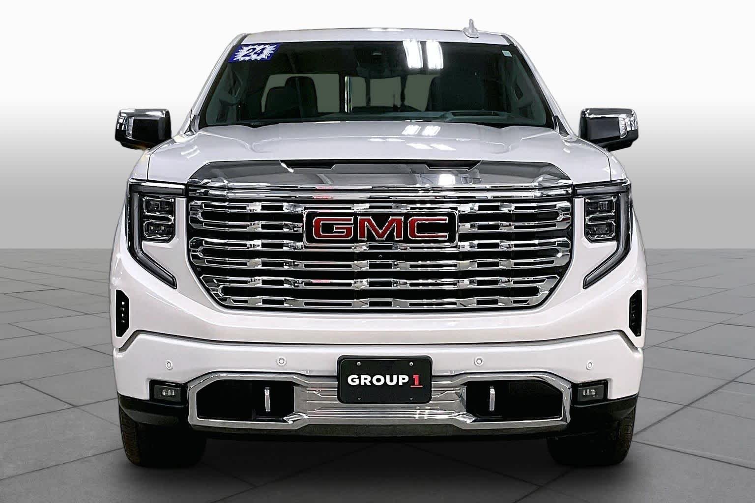 Used 2024 White Frost Tricoat GMC Denali image 4