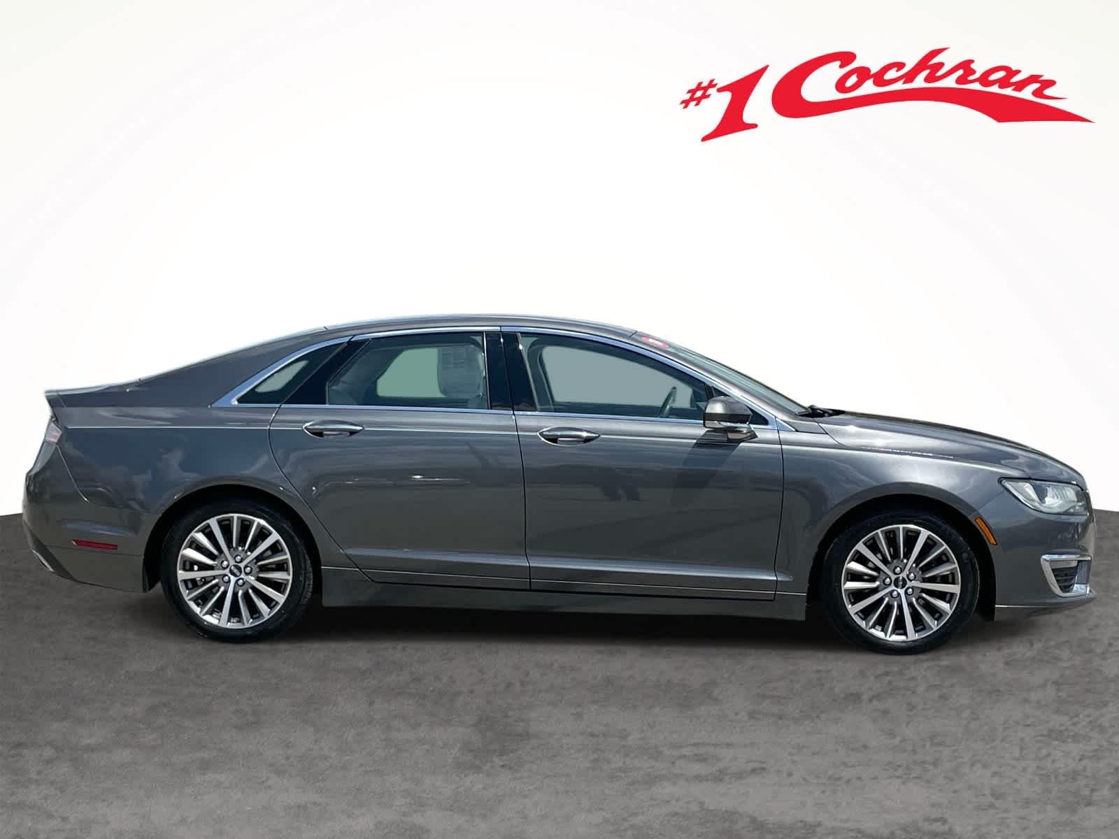 Used 2017 Magnetic Gray Metallic Lincoln Premiere image 5