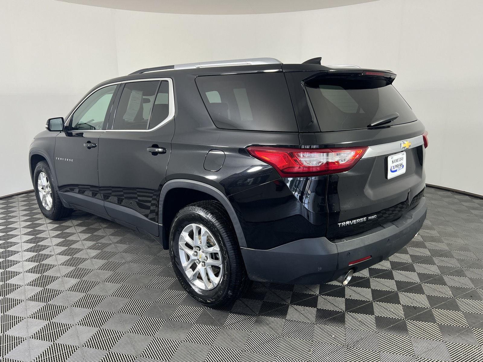 Used 2018 Mosaic Black Metallic Chevrolet LT Cloth image 29