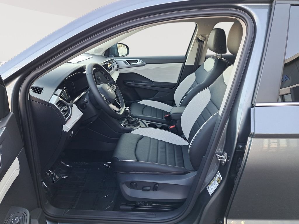 2025 Volkswagen Taos SEL - Photo 12