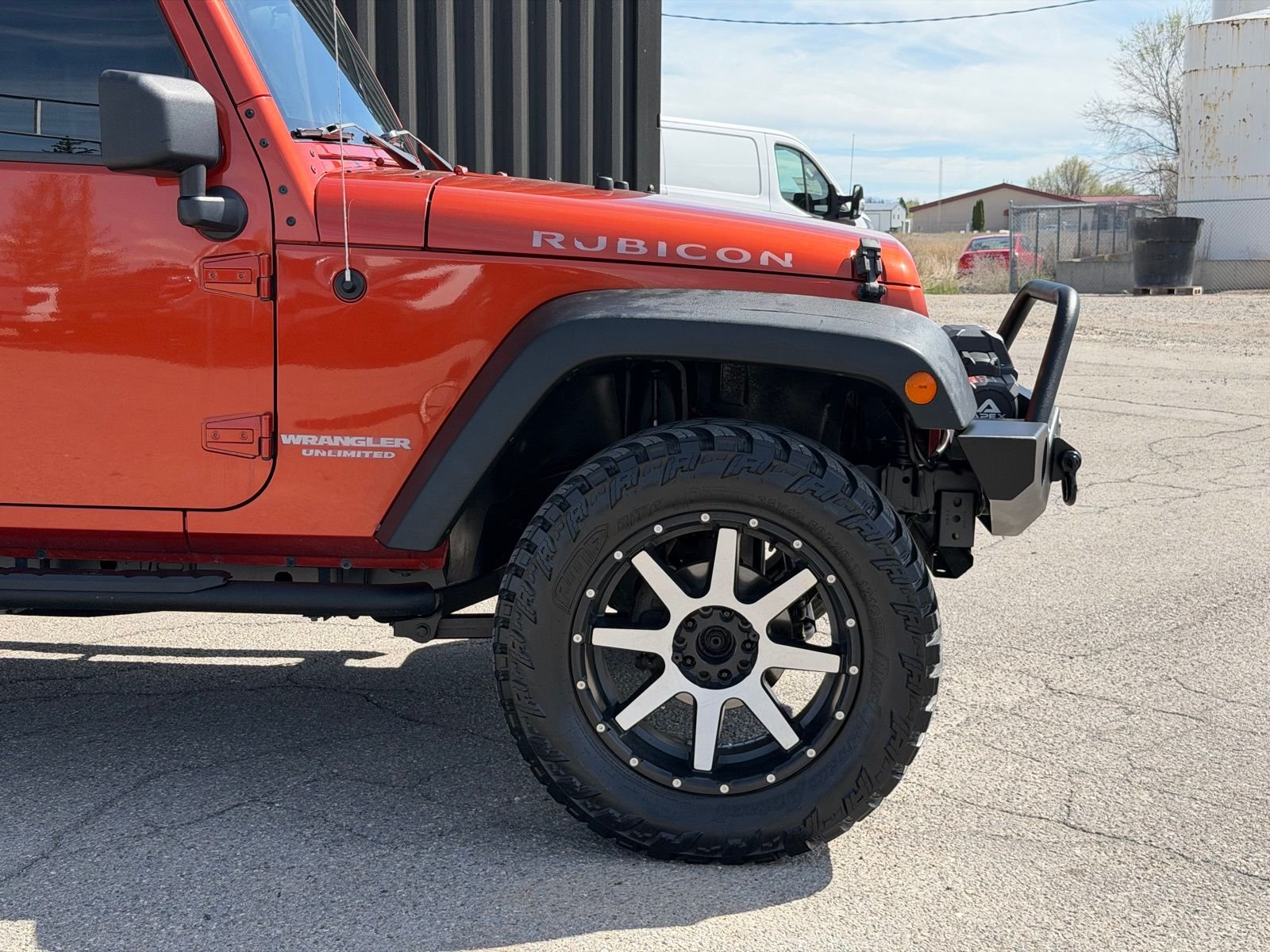 View vehicle photo 4