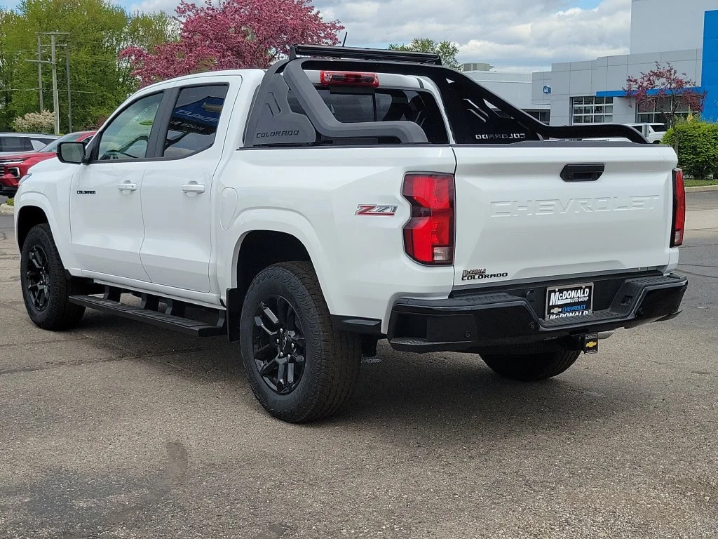 New 2026 Summit White Chevrolet Z71 image 4