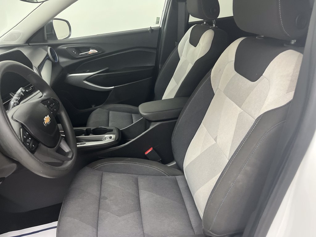 Used 2025 White Chevrolet LS image 12
