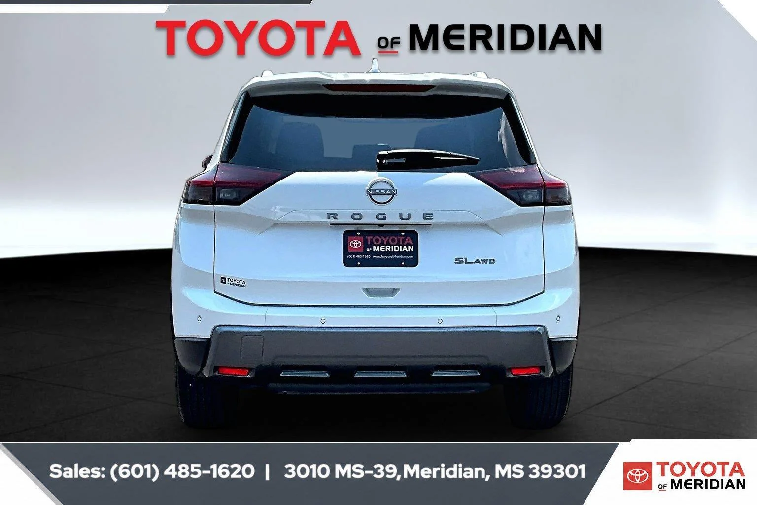 Used 2026 Everest White Pearl Tricoat Nissan SL image 4