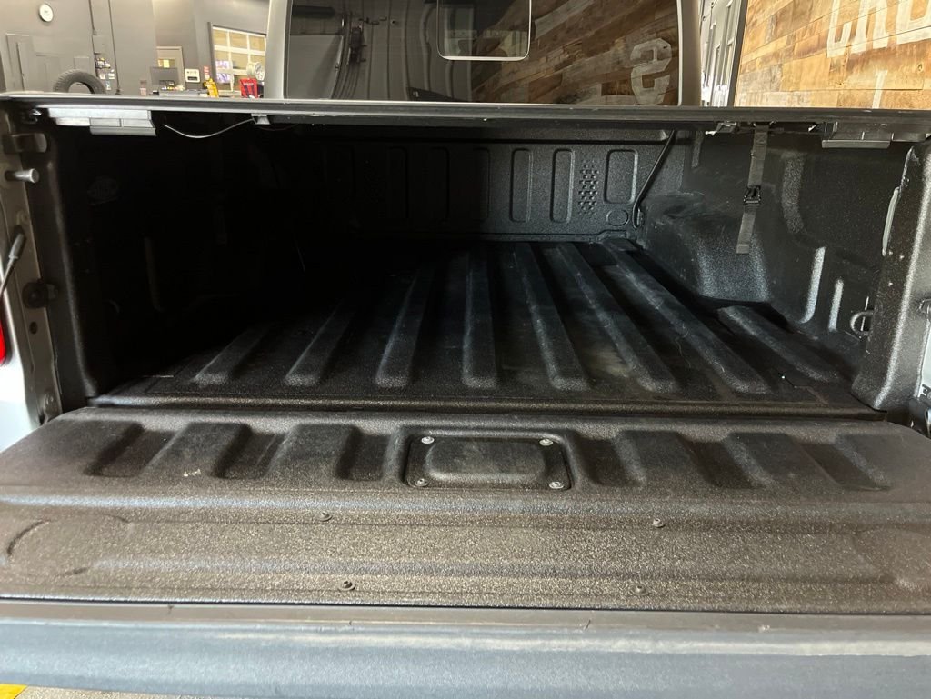 Used 2022 Silver Jeep Rubicon image 23