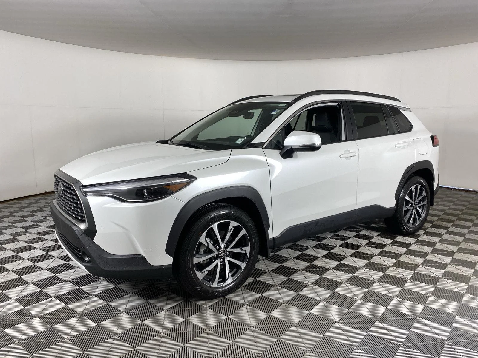 Used 2024 Wh Toyota XLE image 3