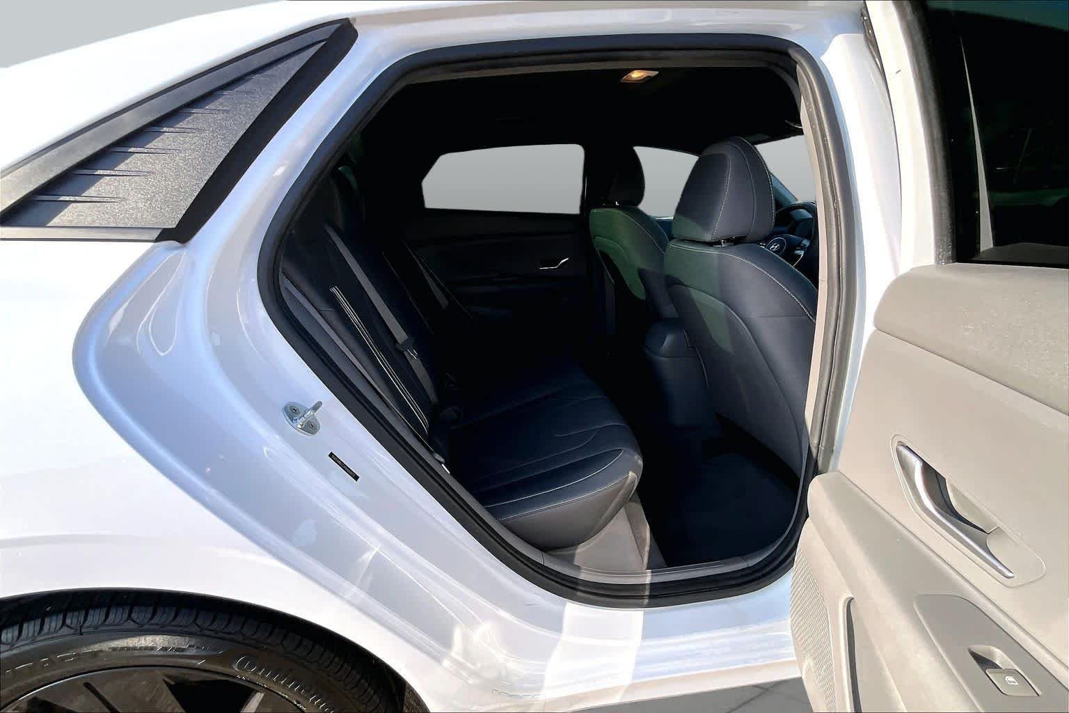 Used 2022 Quartz White Hyundai SEL image 19