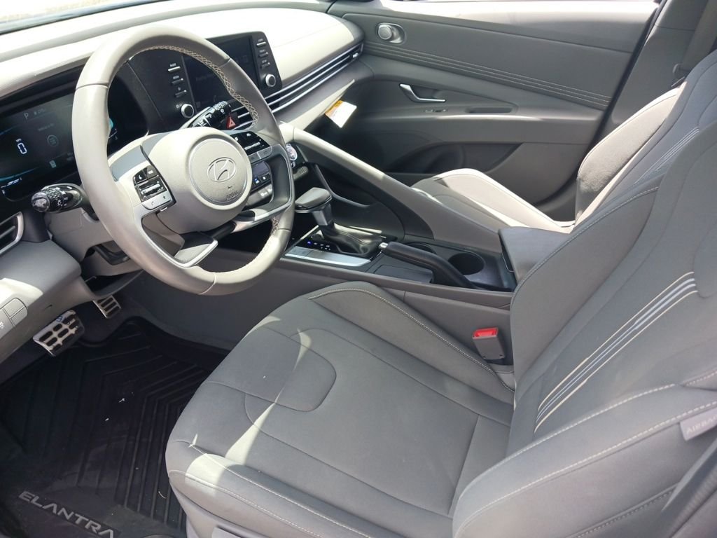 Used 2025 Blue Hyundai SEL Sport image 9