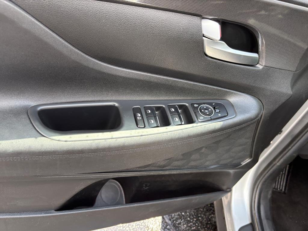 2023 Hyundai Santa Fe SE - Photo 18