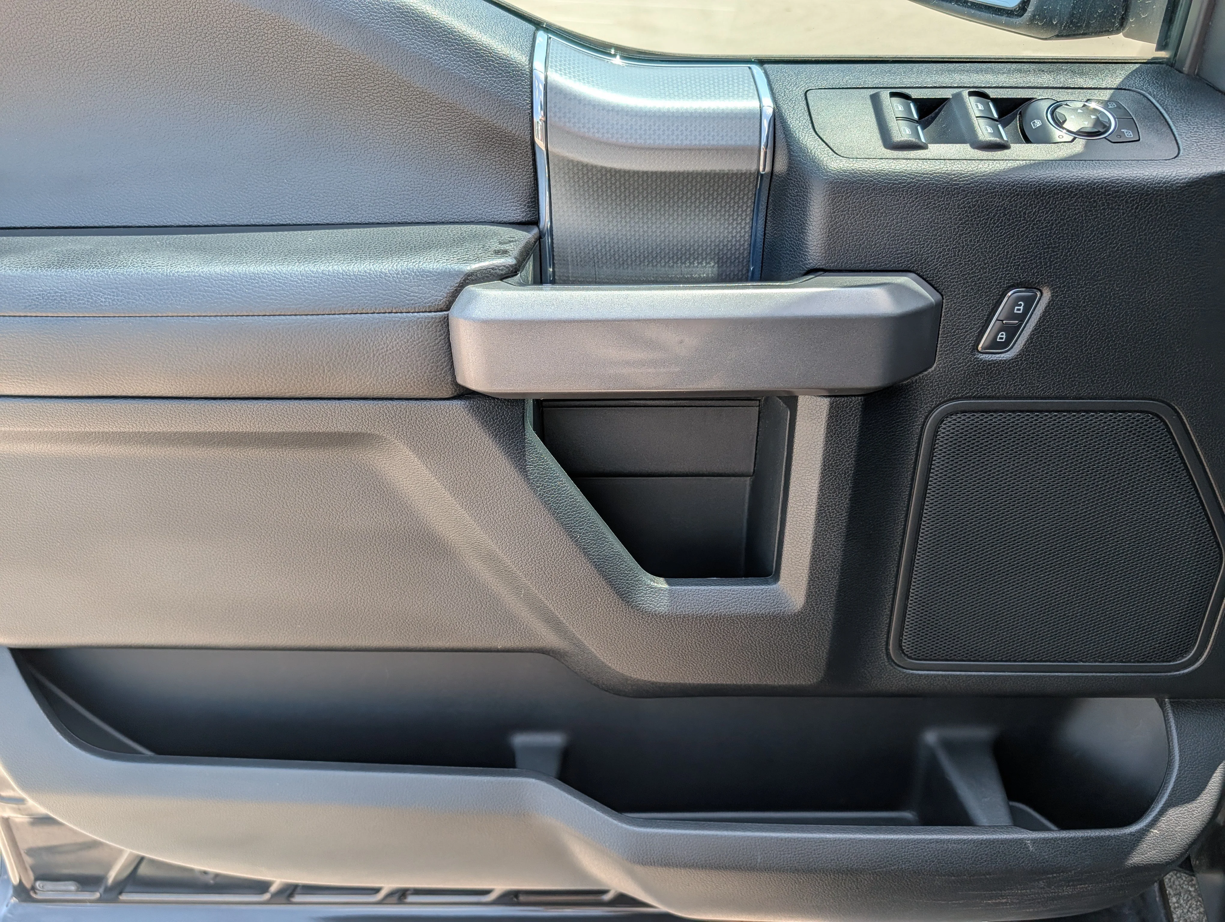 Used 2015 Tuxedo Black Metallic Ford XLT image 19