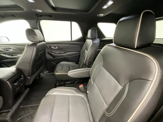 Used 2022 Red Chevrolet Premier image 9