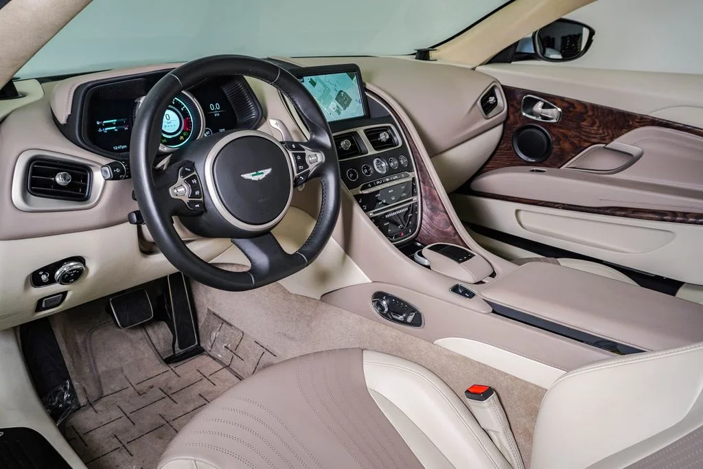 Used 2017 Lightning Silver Aston Martin Launch Edition image 23