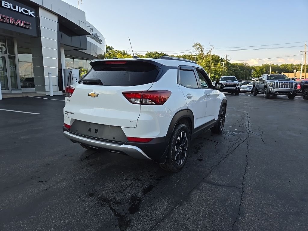 Used 2021 White Chevrolet LT image 4
