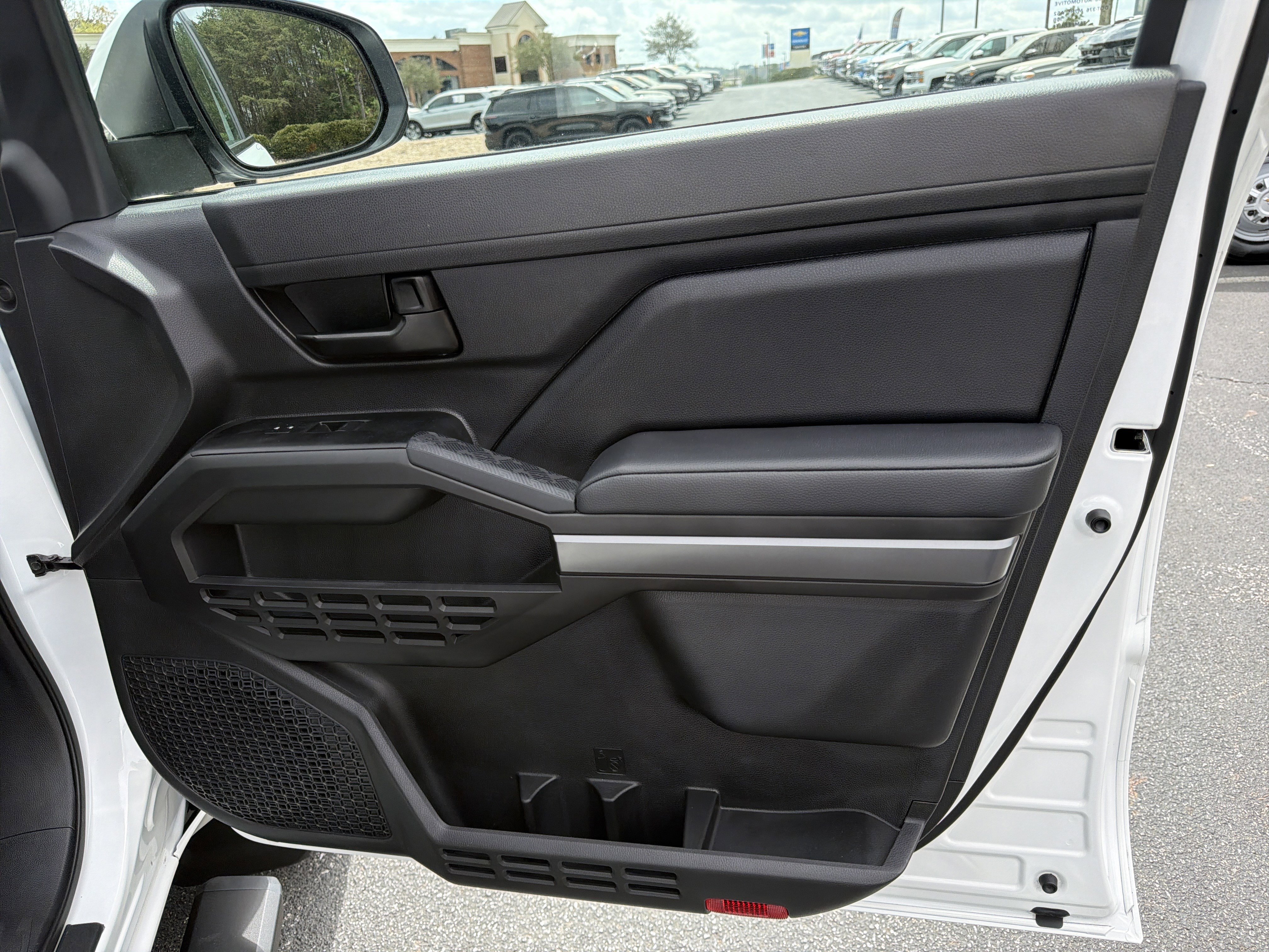 Used 2025 Ice Cap Toyota SR5 image 14