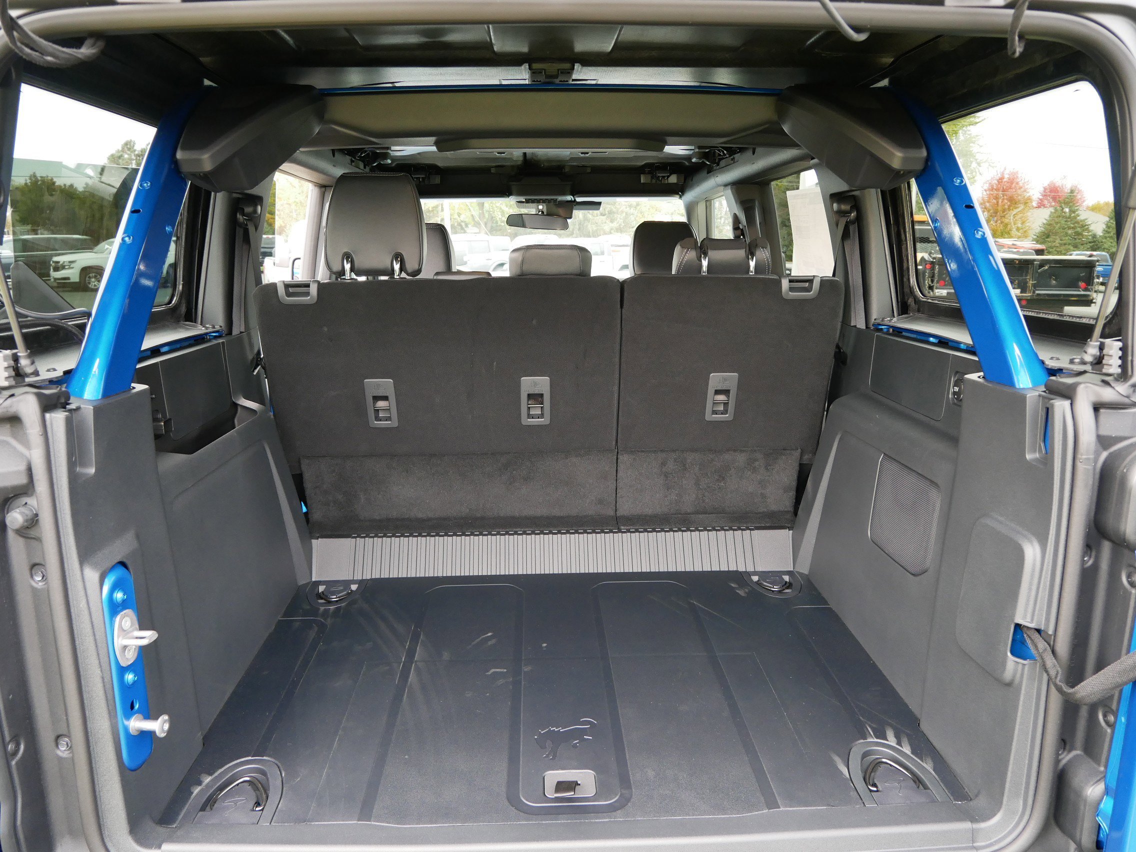 New 2025 Velocity Blue Metallic Ford Badlands® image 9