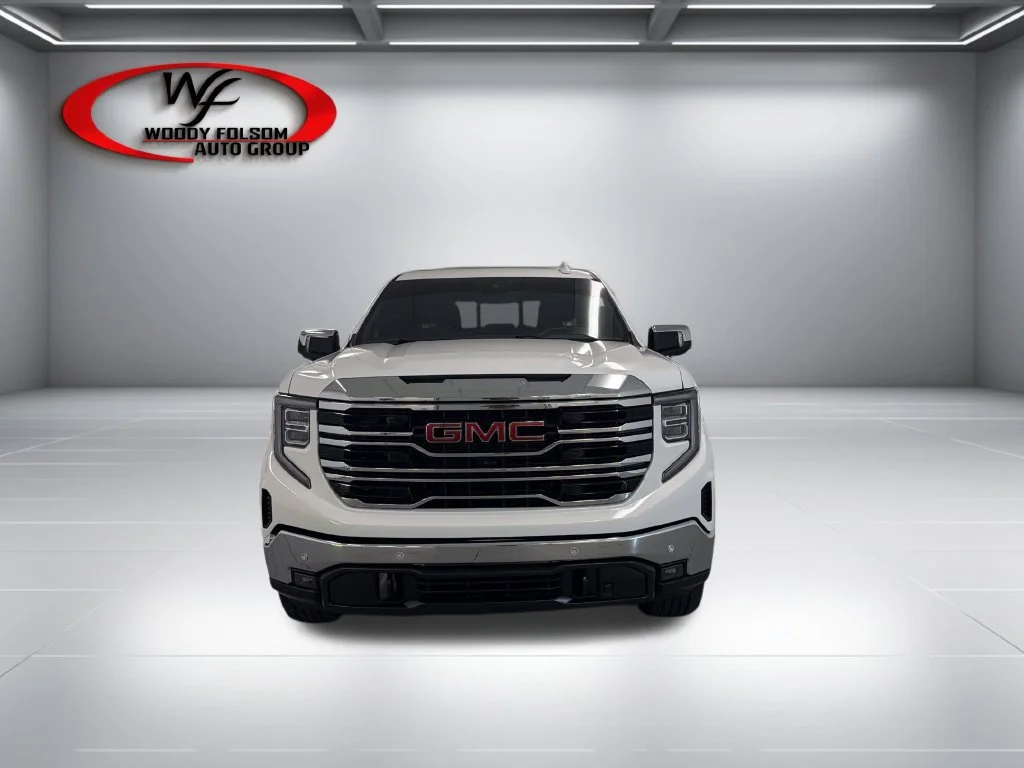 Used 2025 Summit White GMC SLT image 2