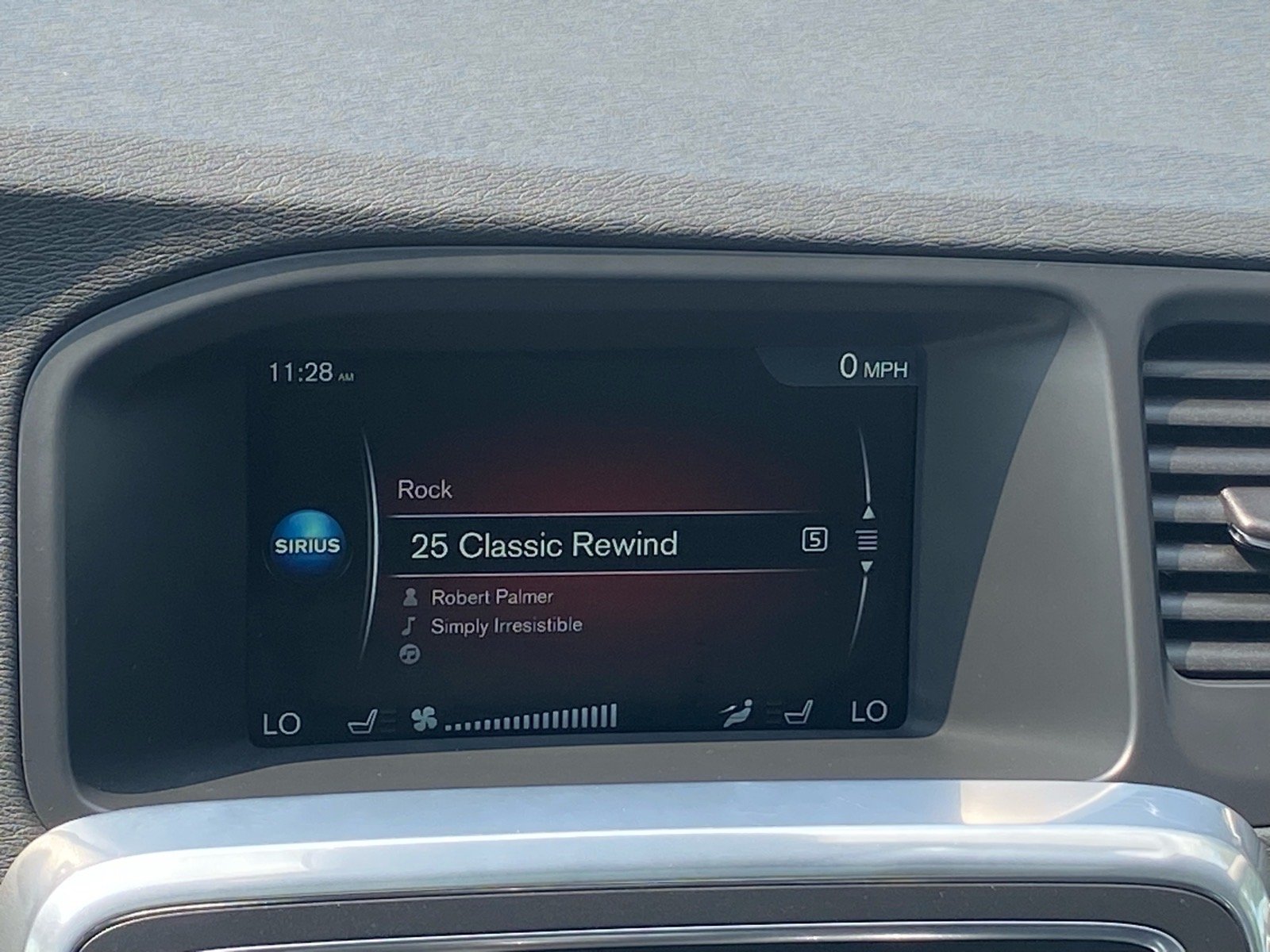 Used 2015 Blue Volvo T5 Premier image 8