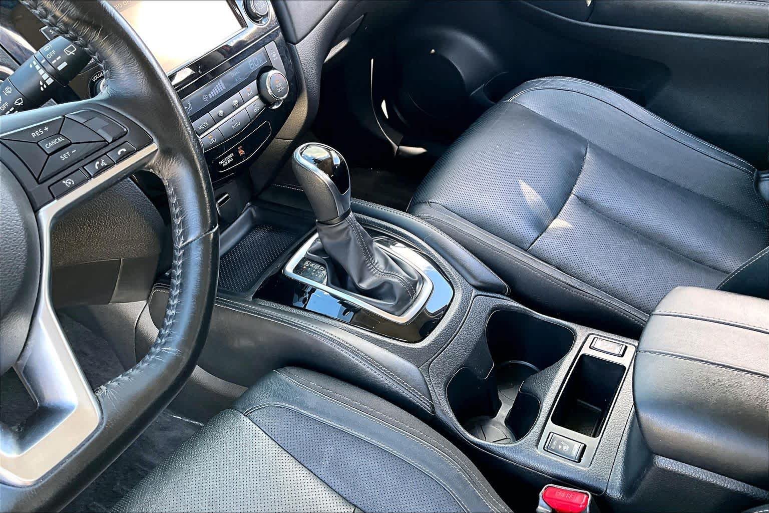 Used 2017 Palatial Ruby Nissan SL image 17