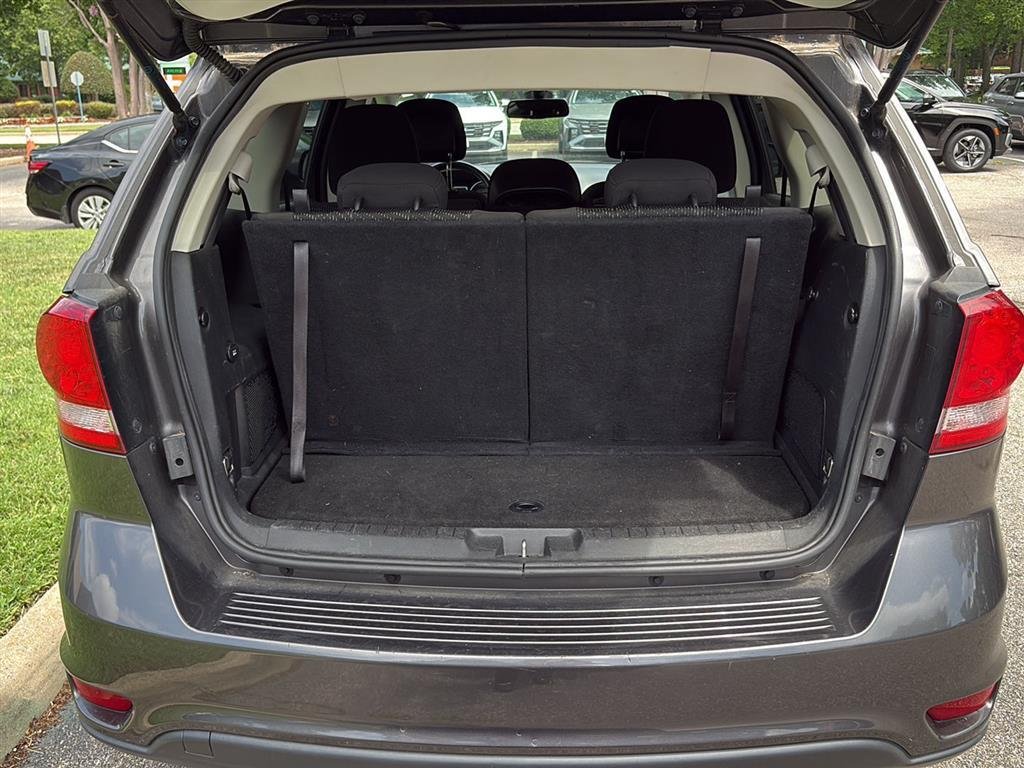Used 2019 Granite Pearlcoat Dodge SE image 12