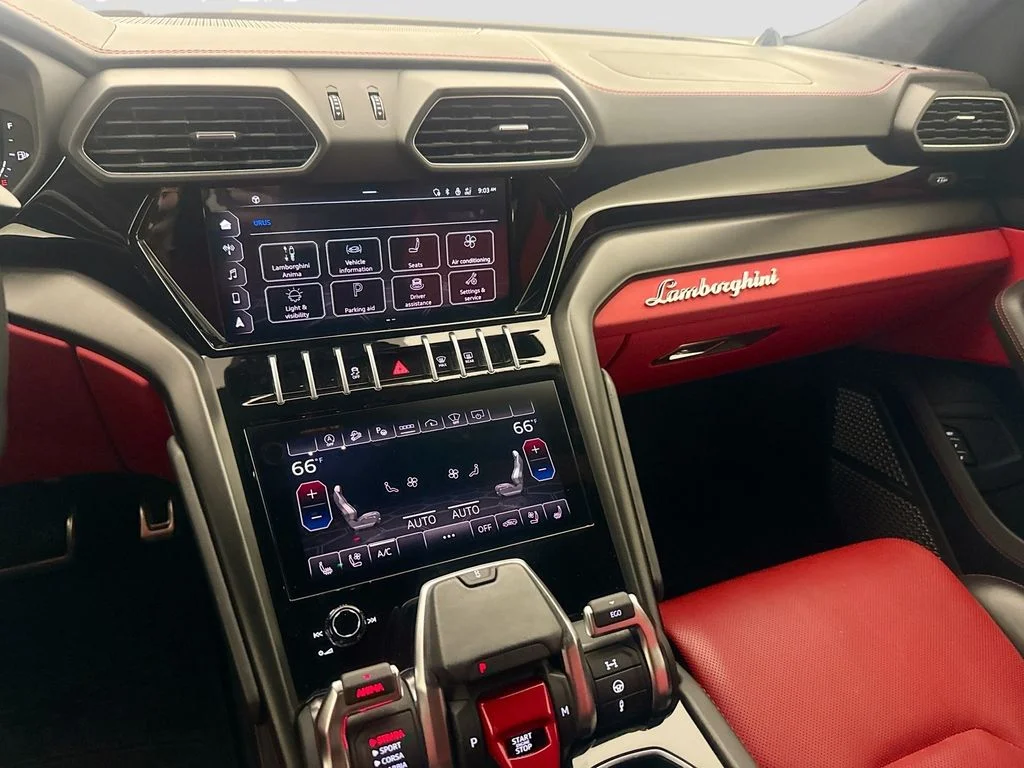 Used 2022 Red Lamborghini  image 25