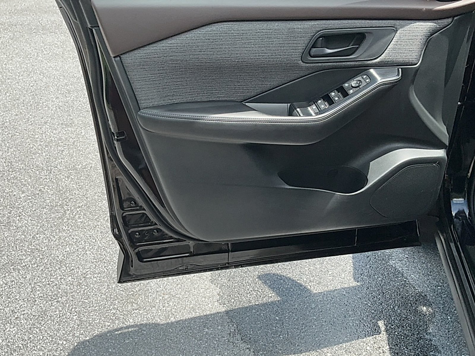 Used 2021 Super Black Nissan S Intelligent AWD image 6