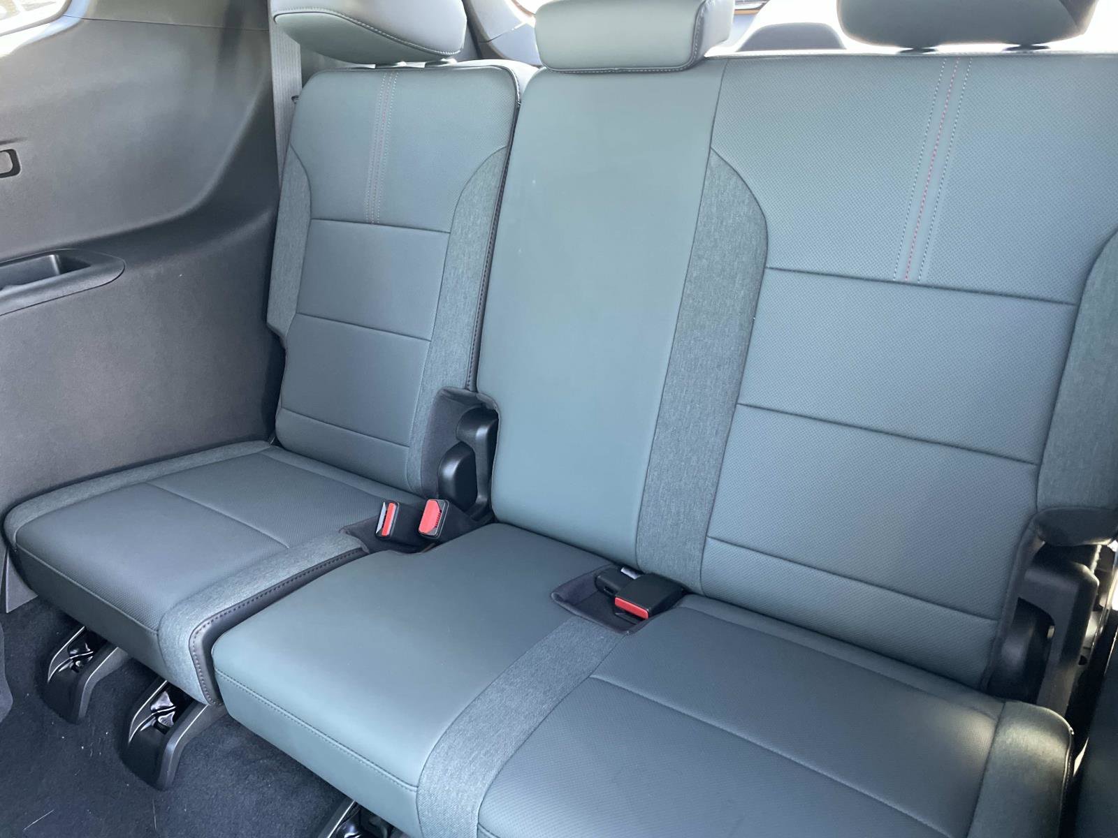 2026 GMC Acadia AT4 - Photo 23
