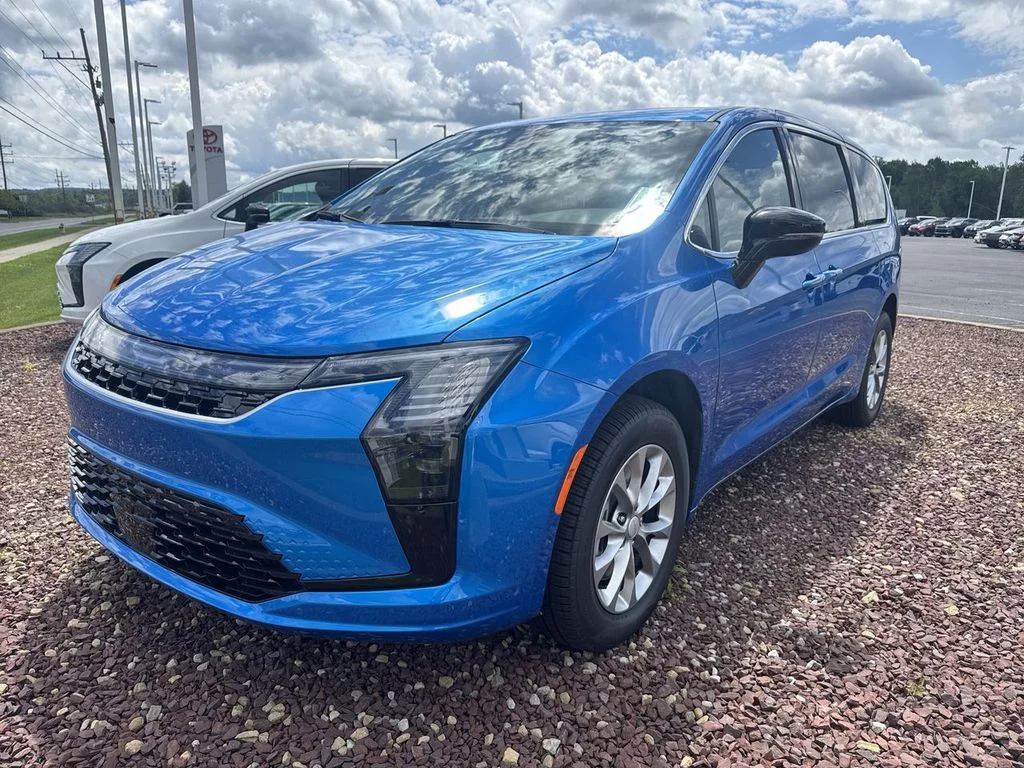 New 2027 Hydro Blue Pearl-Coat Exterior Paint Chrysler Select image 4