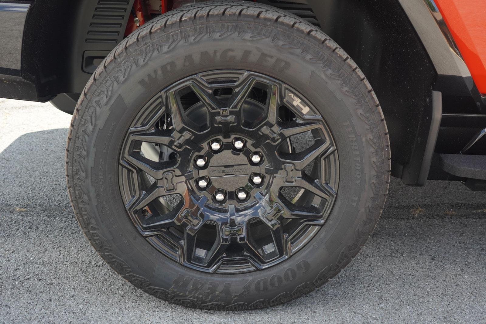 New 2025 Solar Orange GMC 2X image 13