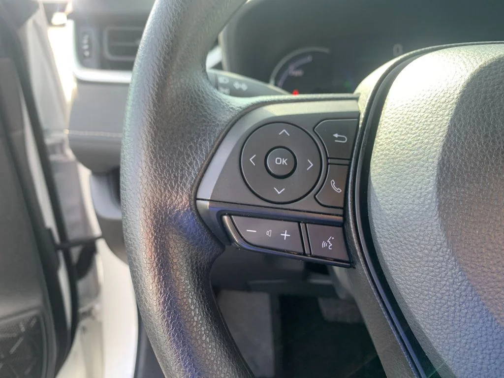 Used 2025 White Toyota XLE image 27