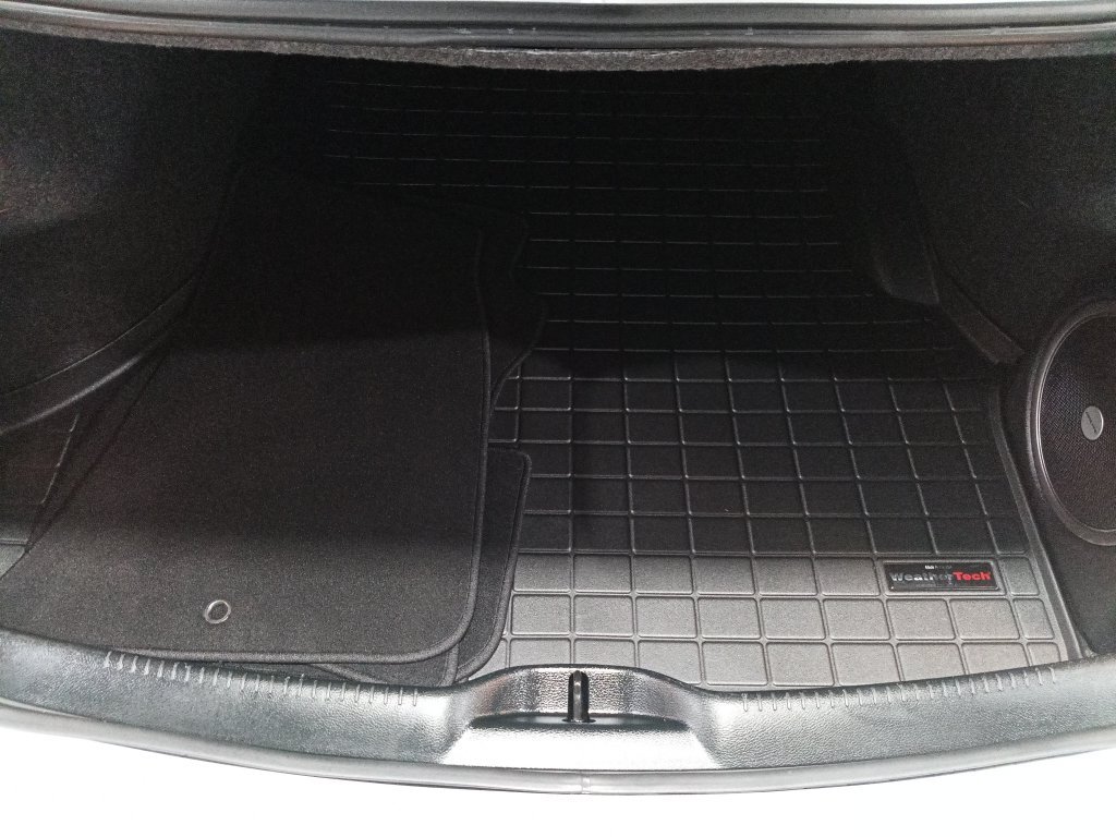 Used 2022 White Chrysler S image 9