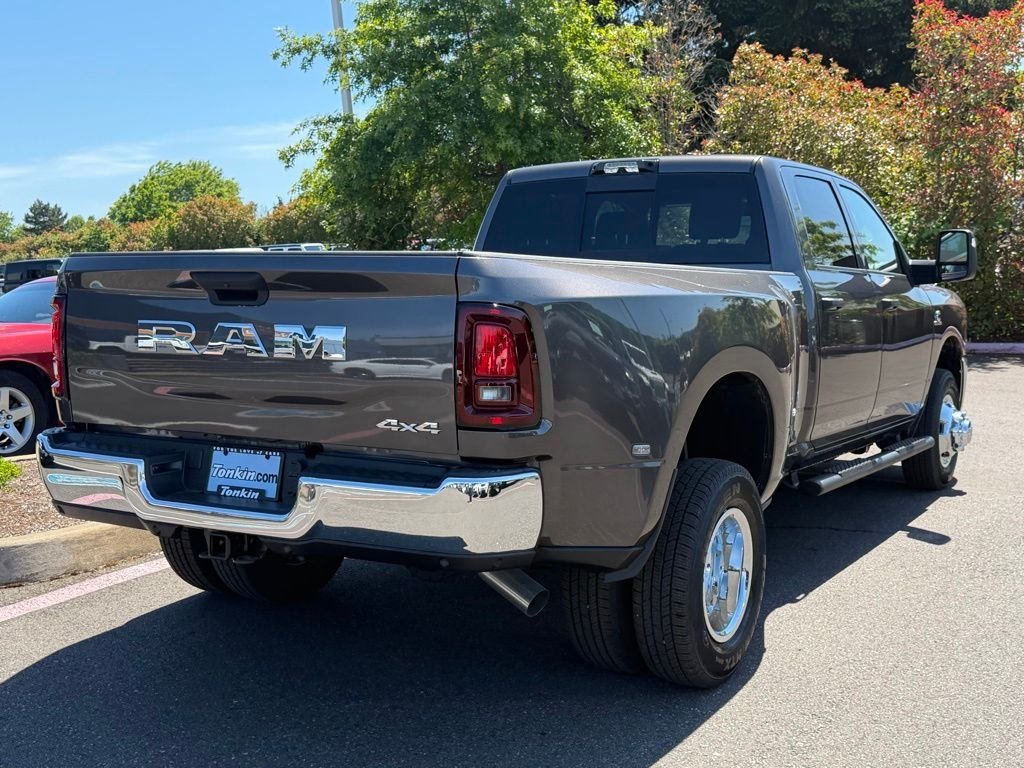 New 2026 Granite Crystal Metallic Clear-Coat Exterior Paint RAM Tradesman image 7