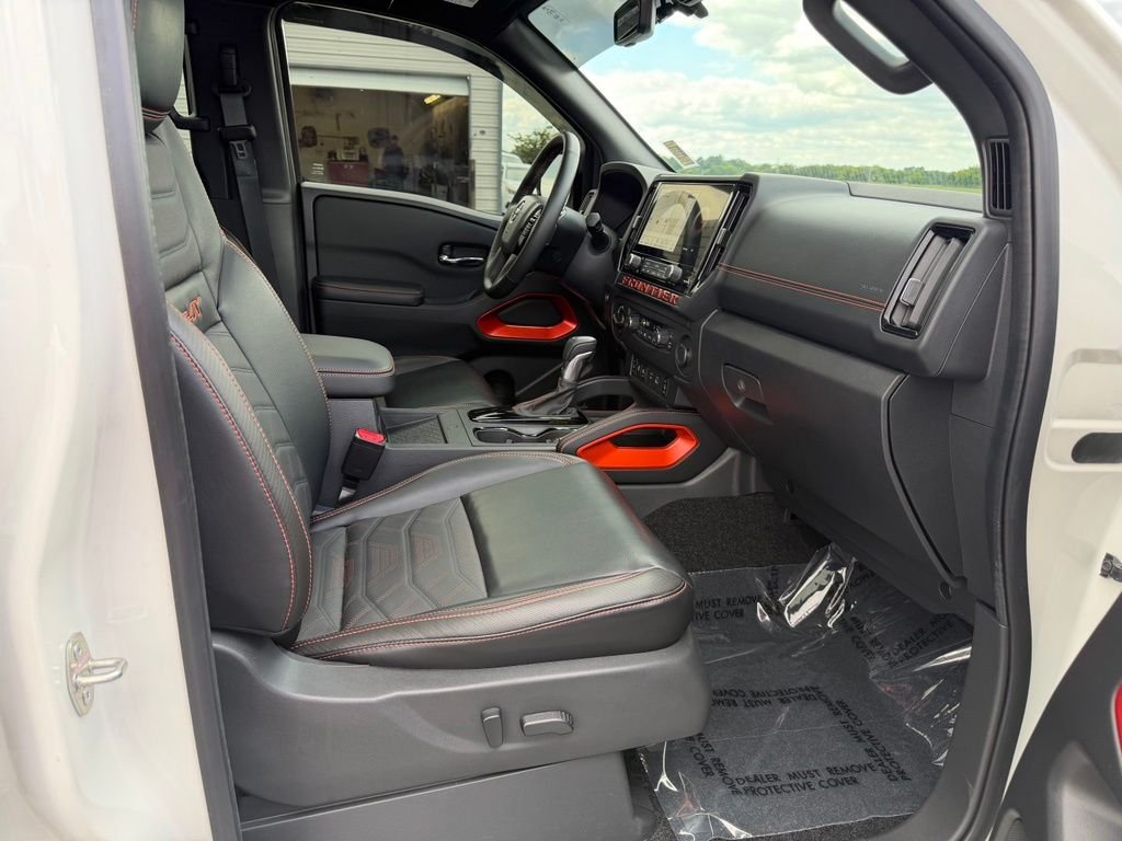Used 2025 White Nissan PRO-4X image 32