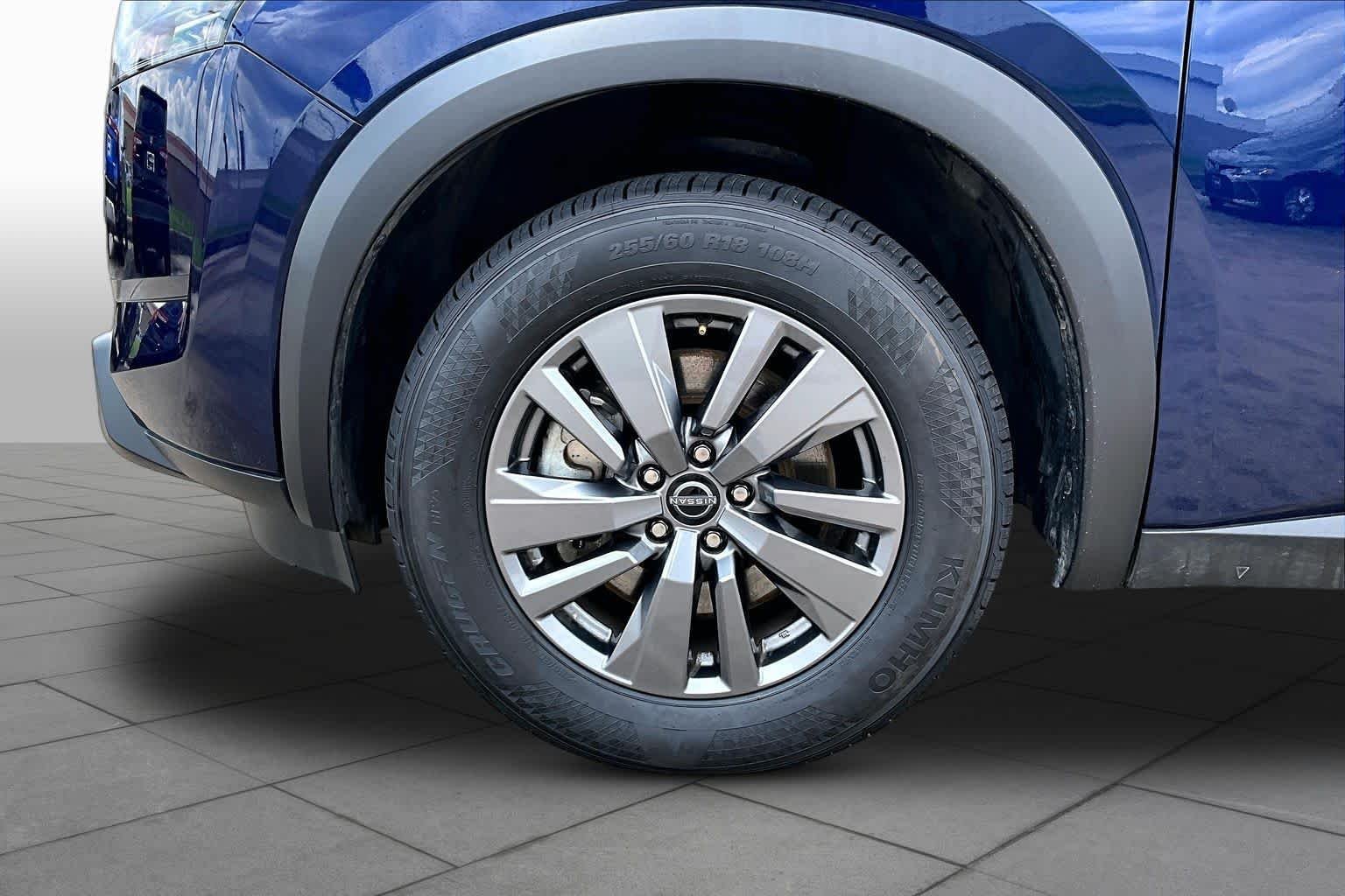 Used 2025 Deep Ocean Blue Pearl Nissan SV image 10